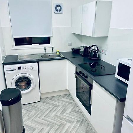 Modern 2 Bedroom Apartment With Free Parking Glasgow Buitenkant foto