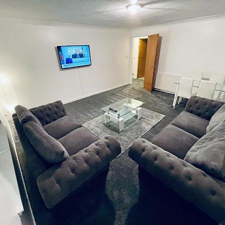 Modern 2 Bedroom Apartment With Free Parking Glasgow Buitenkant foto