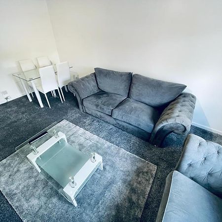 Modern 2 Bedroom Apartment With Free Parking Glasgow Buitenkant foto