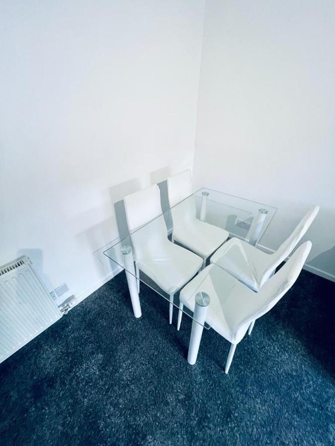 Modern 2 Bedroom Apartment With Free Parking Glasgow Buitenkant foto