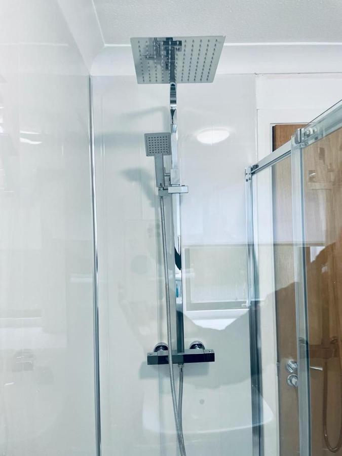 Modern 2 Bedroom Apartment With Free Parking Glasgow Buitenkant foto
