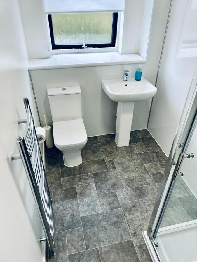 Modern 2 Bedroom Apartment With Free Parking Glasgow Buitenkant foto