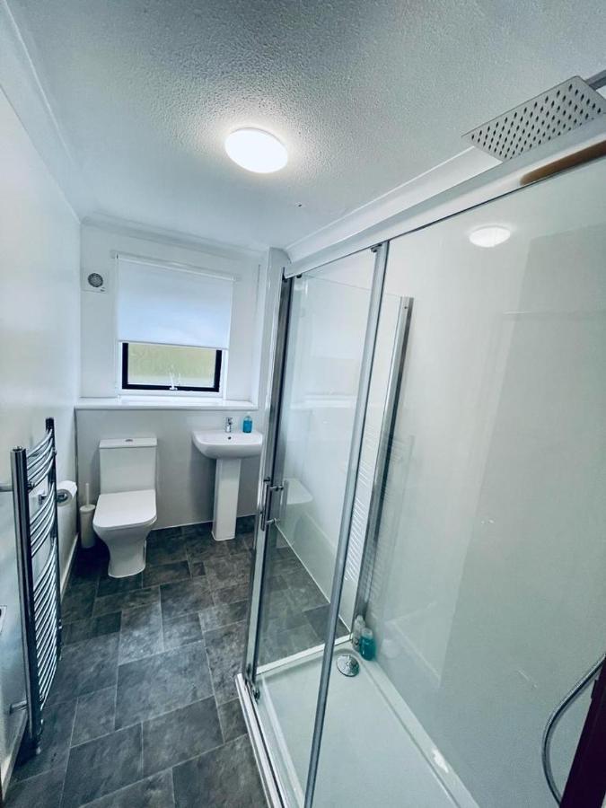 Modern 2 Bedroom Apartment With Free Parking Glasgow Buitenkant foto