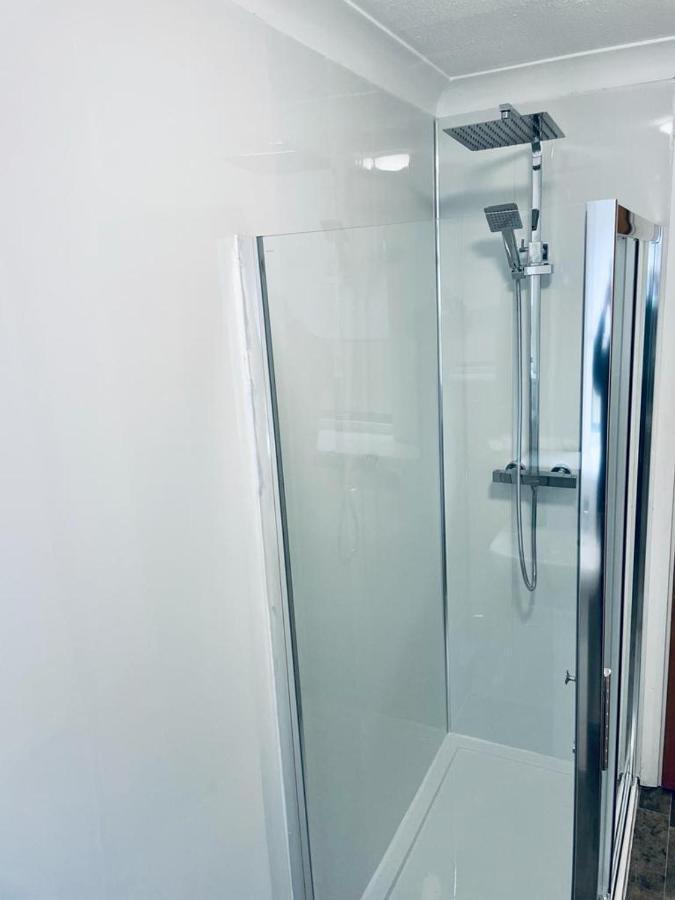 Modern 2 Bedroom Apartment With Free Parking Glasgow Buitenkant foto